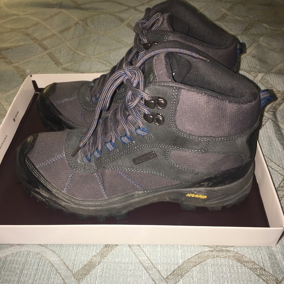 Isoory Hiking Boots - Picture 2 of 8